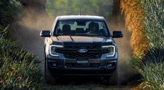 Phân khúc bán tải tháng 7/2026: Ford Ranger giành lại 'ngôi vương' từ tay Toyota Hilux
